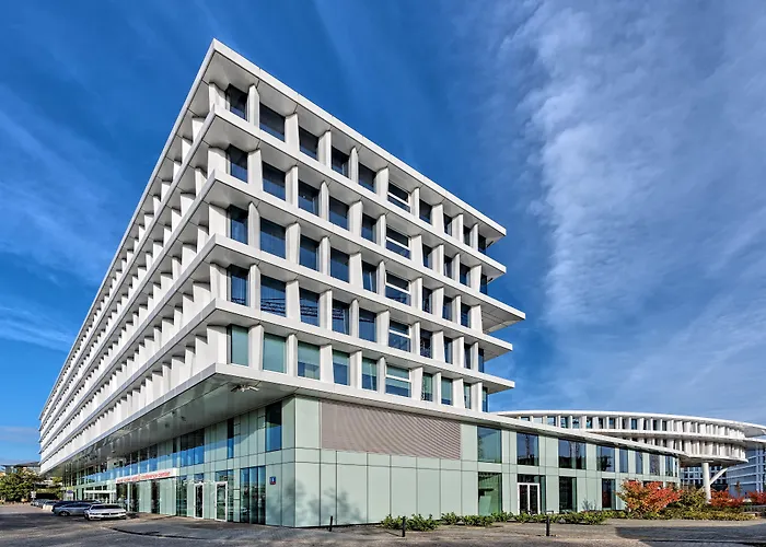 Sound Garden Airport 3*