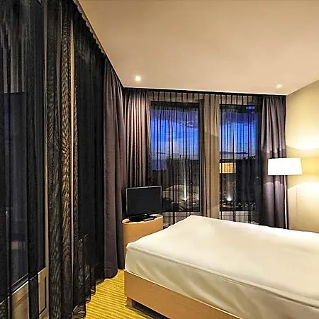 Hotel Sound Garden Airport