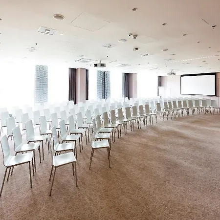 Ξενοδοχείο Sound Garden Airport 3*
