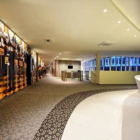 Hotel Sound Garden Airport