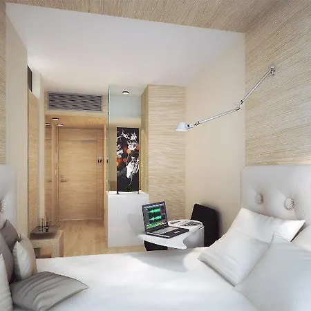 Готель Sound Garden Airport 3*