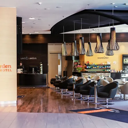 فندق ساوند غاردن ايربورت وارسو