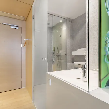 فندق ساوند غاردن ايربورت