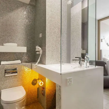 ساوند غاردن ايربورت 3* وارسو