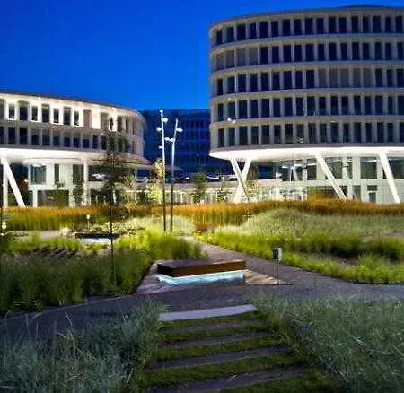 فندق ساوند غاردن ايربورت