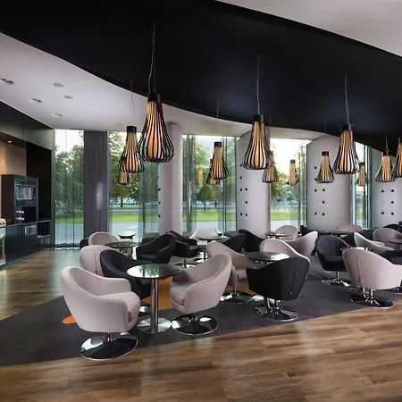 ساوند غاردن ايربورت فندق وارسو