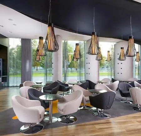 ساوند غاردن ايربورت 3* وارسو