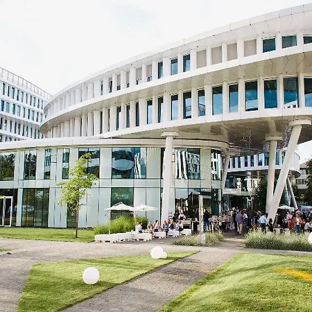 ساوند غاردن ايربورت فندق وارسو