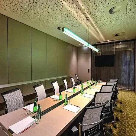 声音花园机场酒店 3* 华沙
